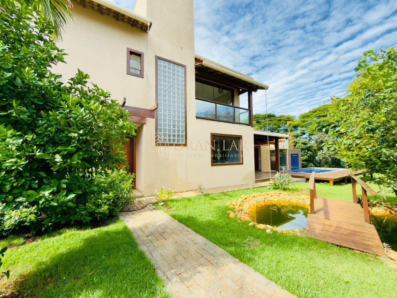 1bedf033-cc7b-4ca1-8bf1-a16d010694b3