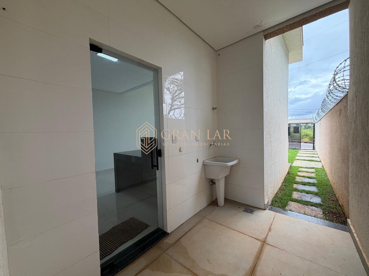 1dce5ad2-c727-4935-b185-0949346c3792