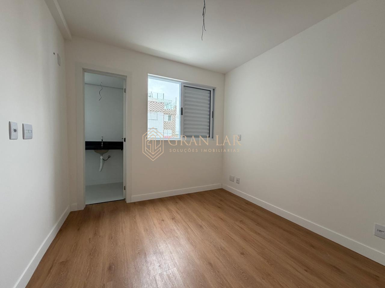 21233719-2780-416f-8cd6-5306fd1f5367